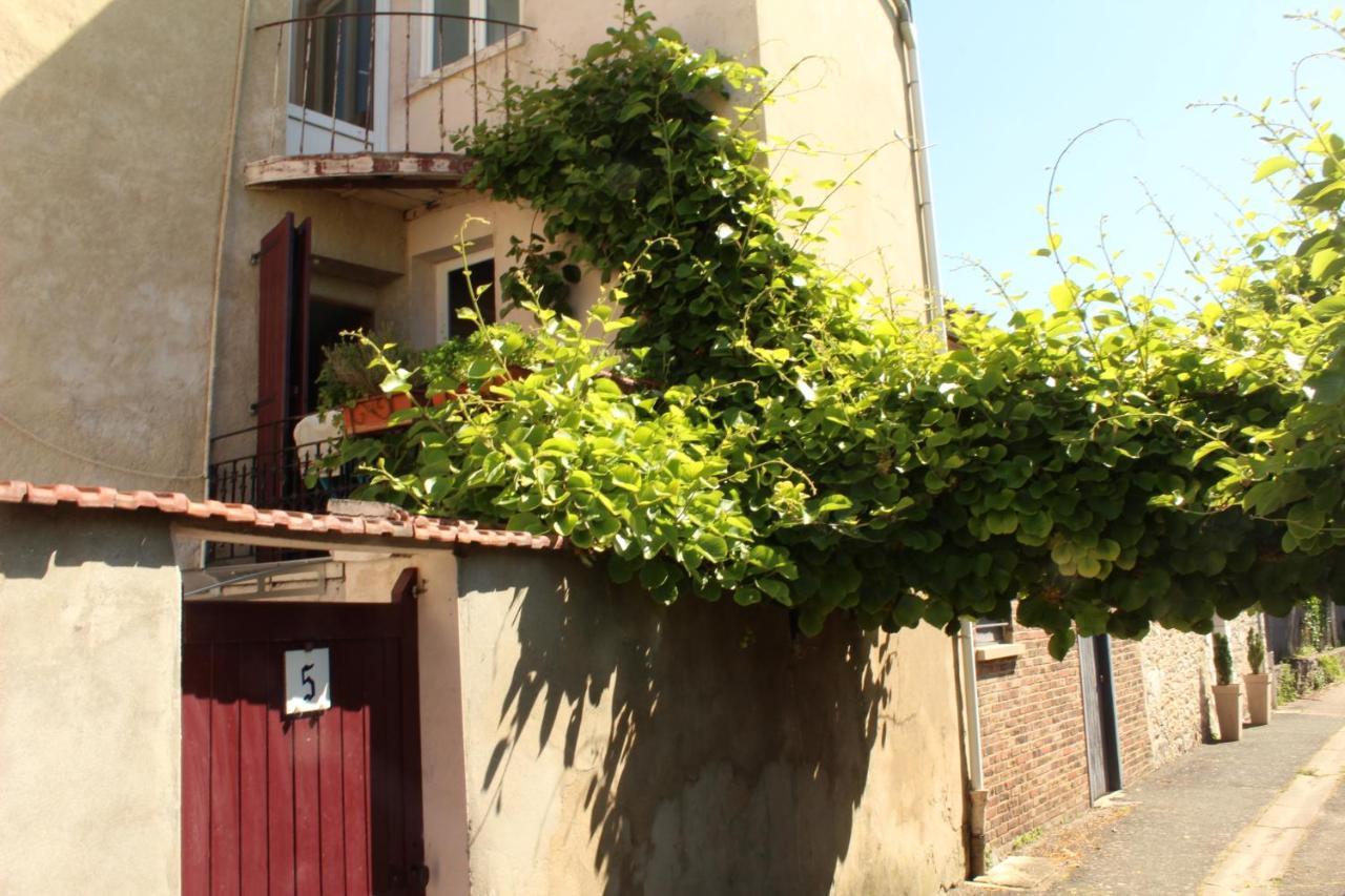 Gite Ancien Relais De Saint-Jacques La Roche-Guyon Exteriör bild